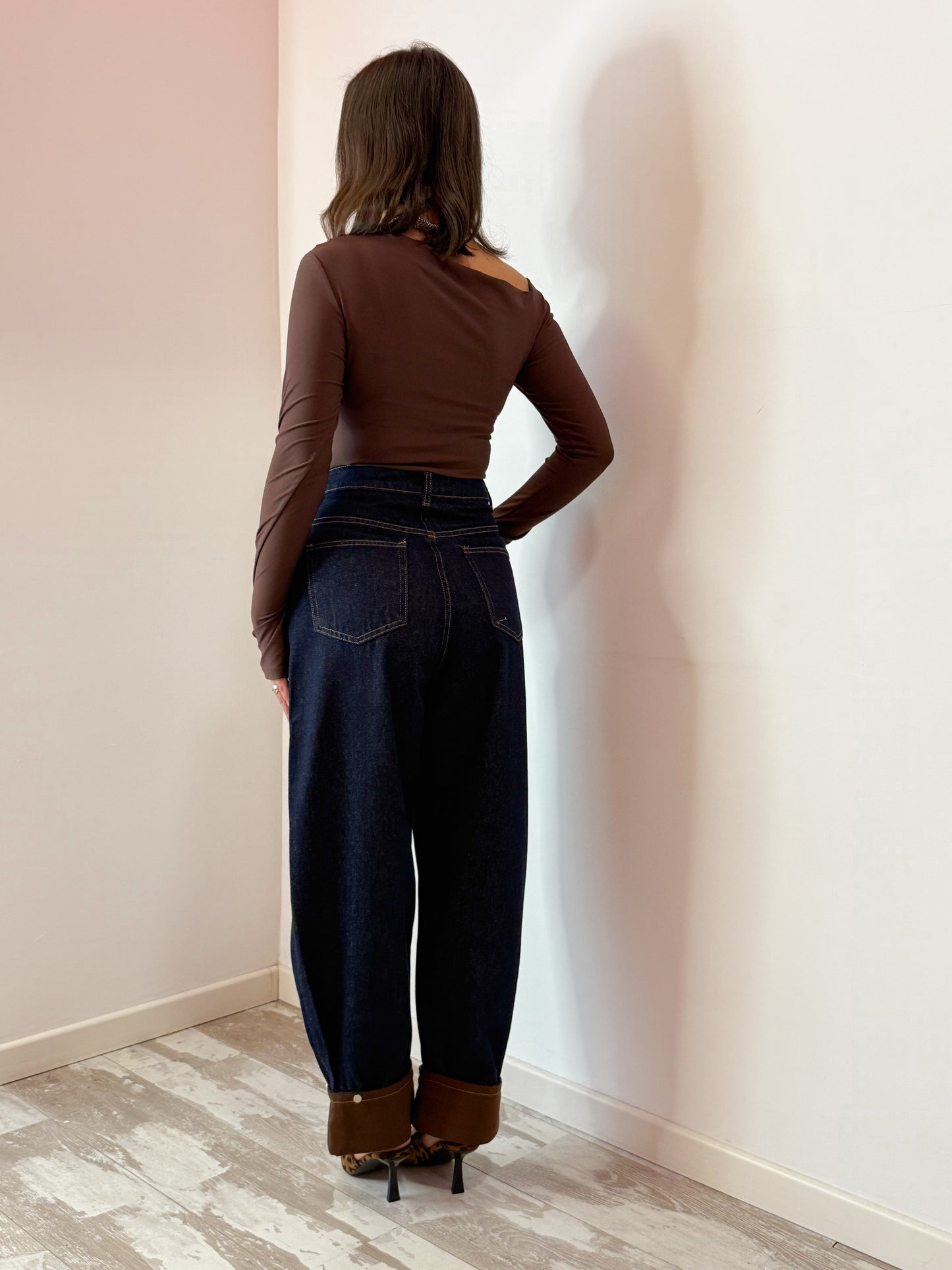 JEANS RISVOLTINO MARRONE