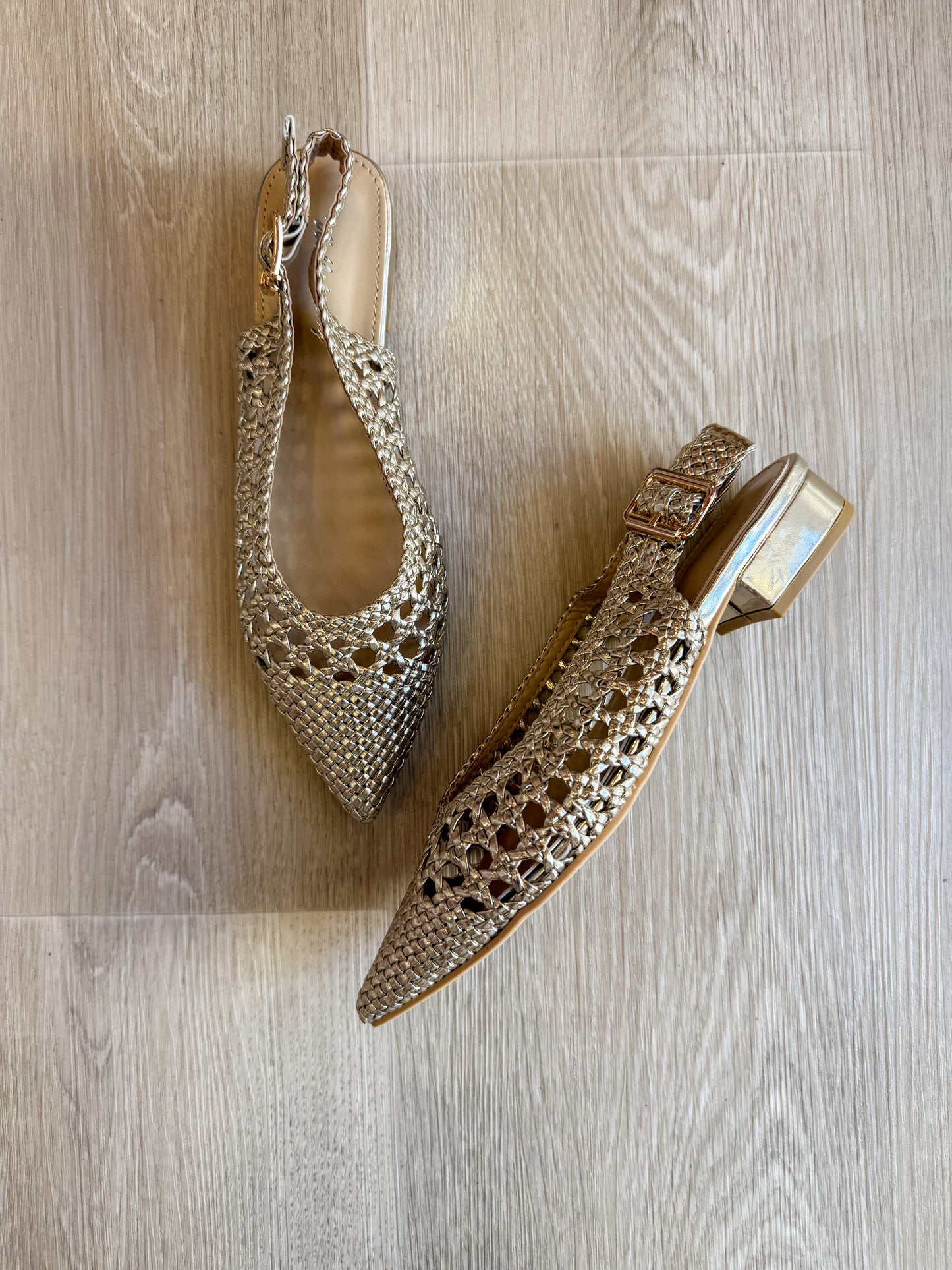 Scarpa intrecciata oro
