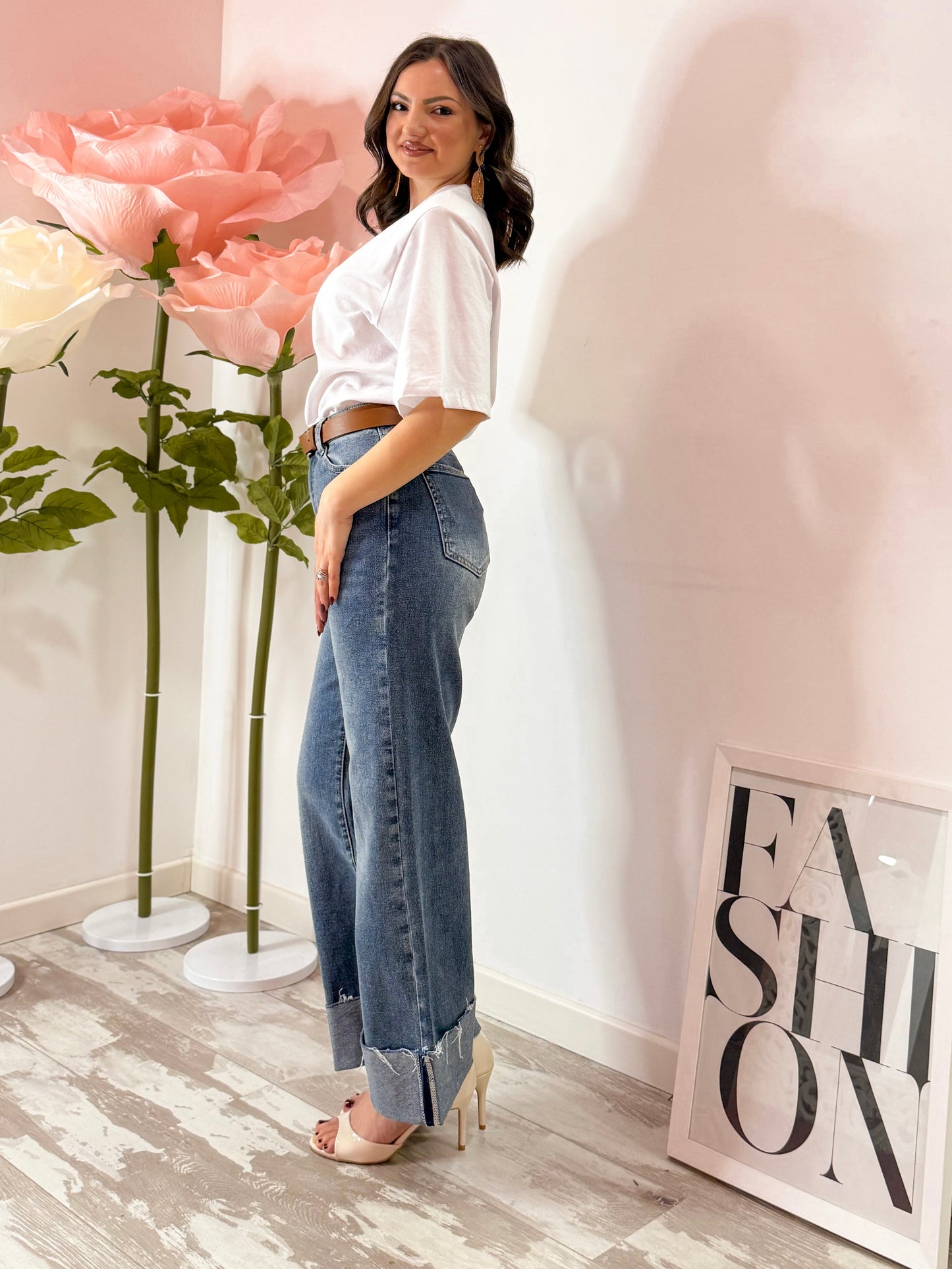JEANS RISVOLTO E CINTURA
