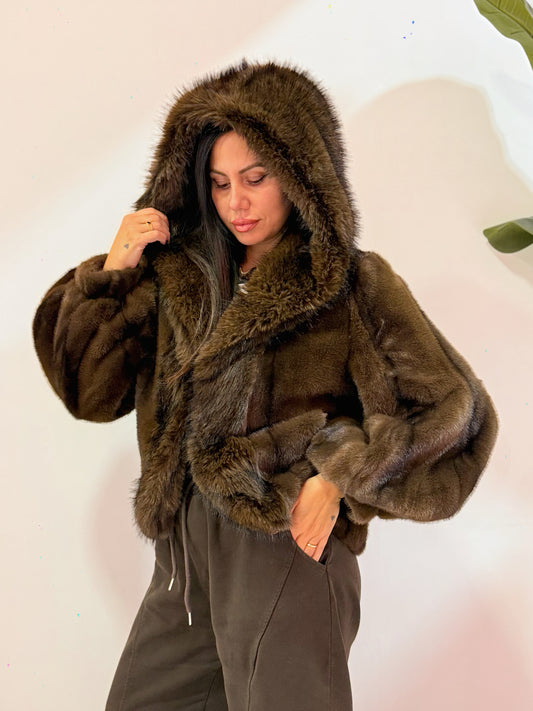 VISONE CON CAPPUCCIO