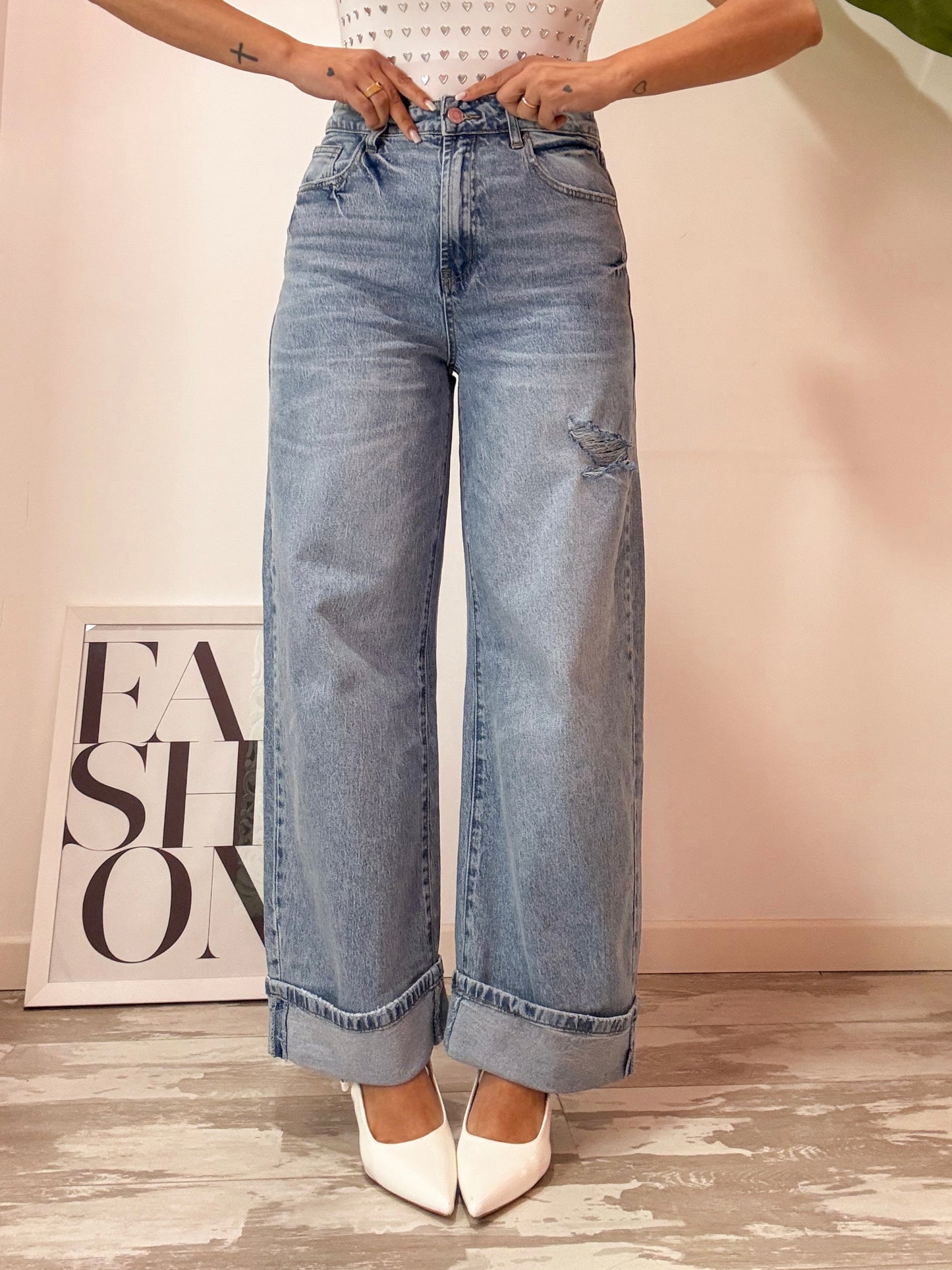JEANS RISVOLTO E STRAPPO