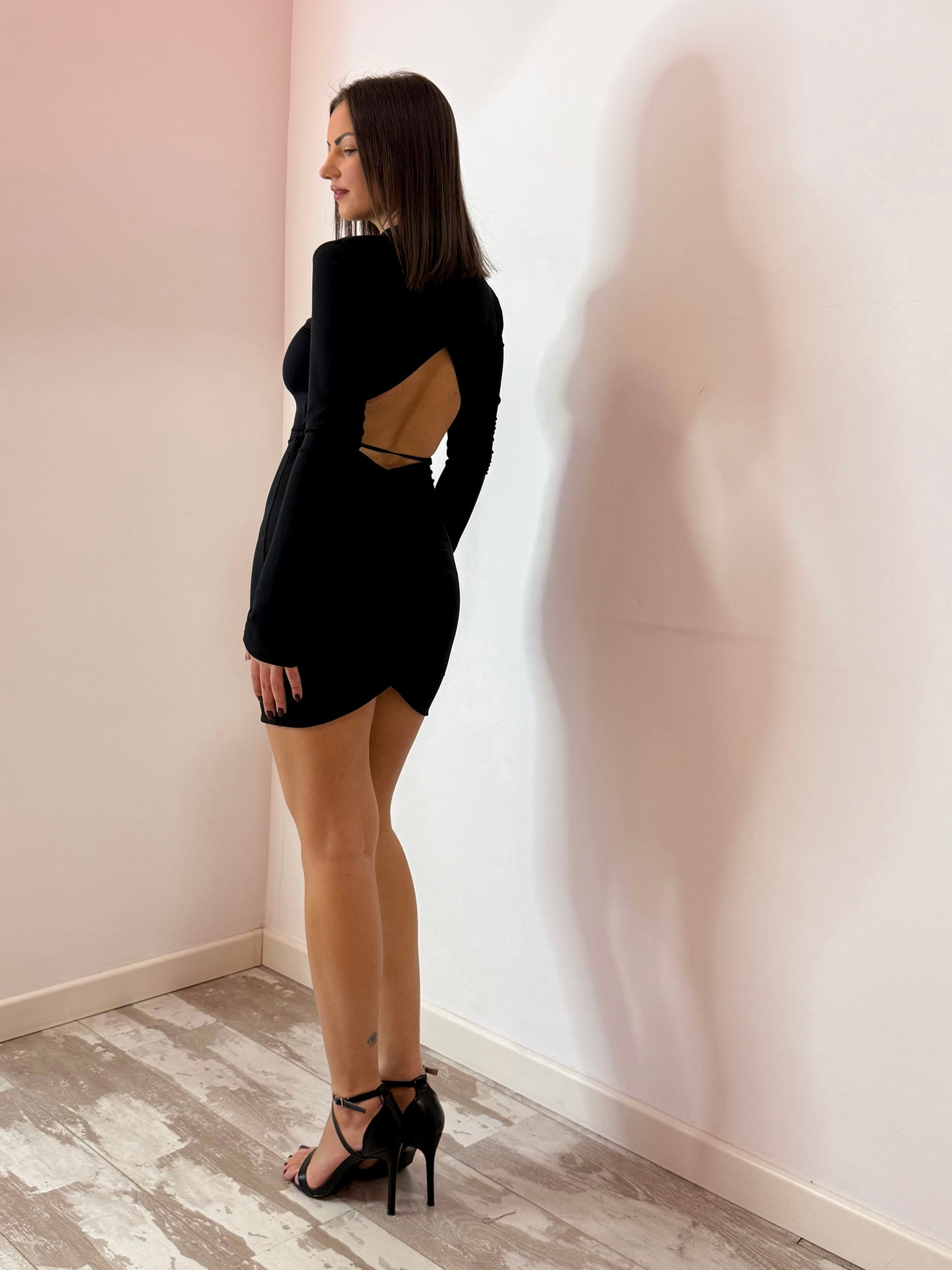 VESTITO CORTO SCOLLATO DIETRO 2 COLORI