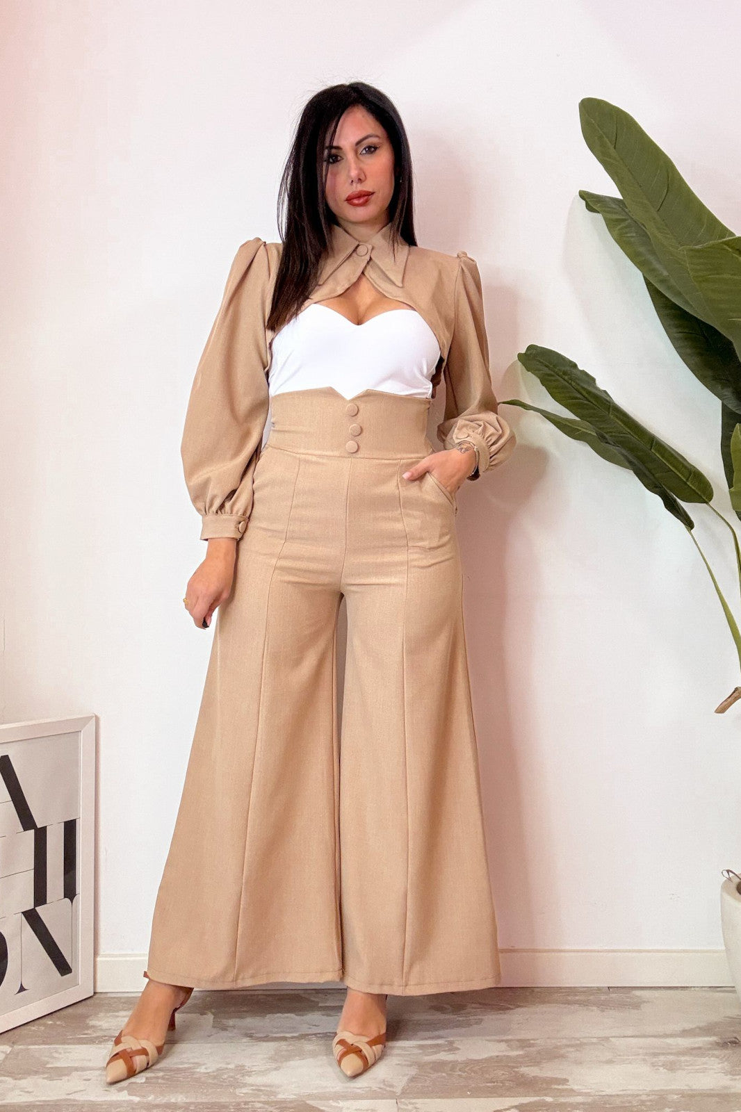 Tailleur crop camel