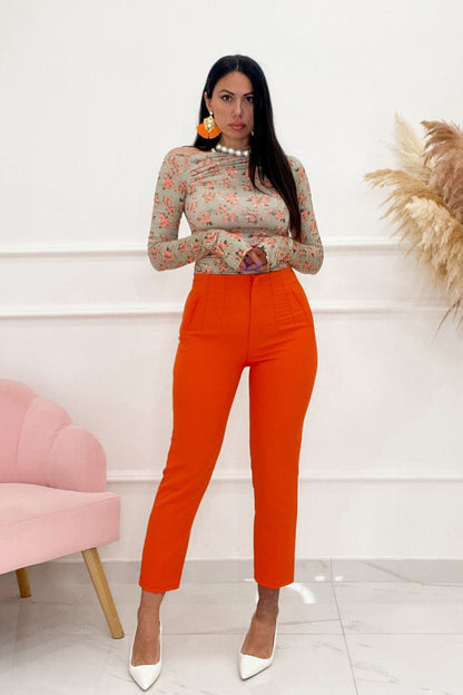 Pantalone arancione con pinces